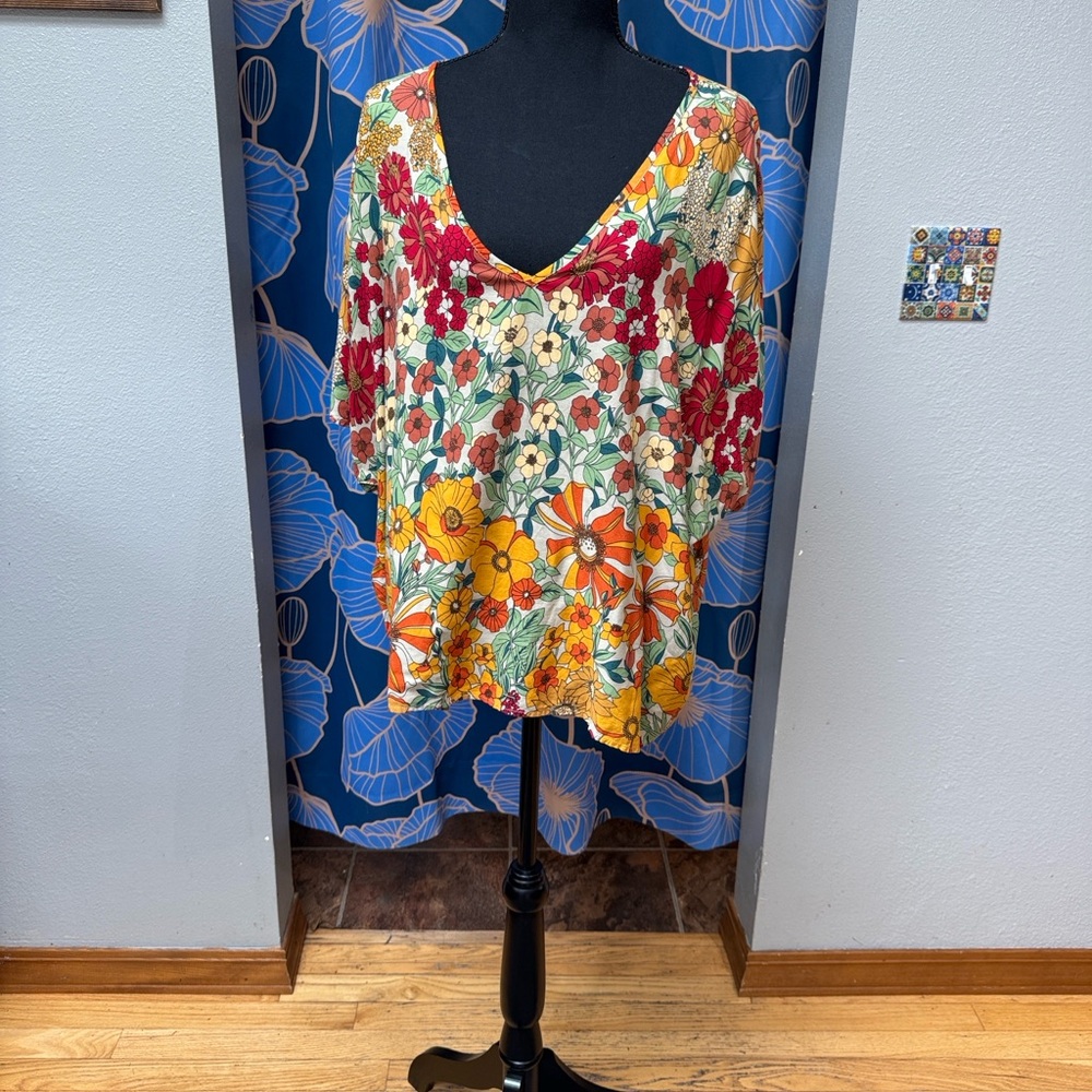 NATURAL LIFE Floral V-Neck Tunic in Red, Yellow & Cream